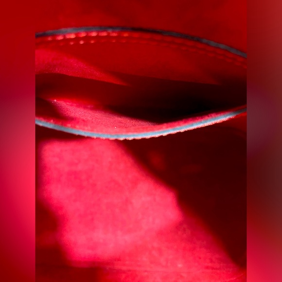 Louis Vuitton Alma Epi Red - Picture 12 of 14